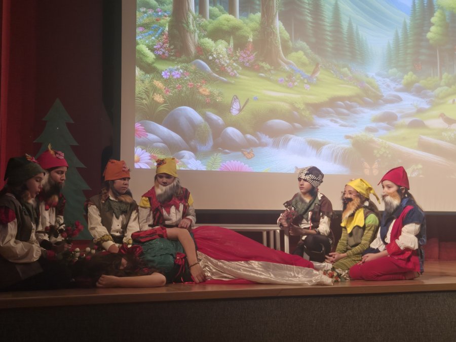 Снежана и седам патуљака 