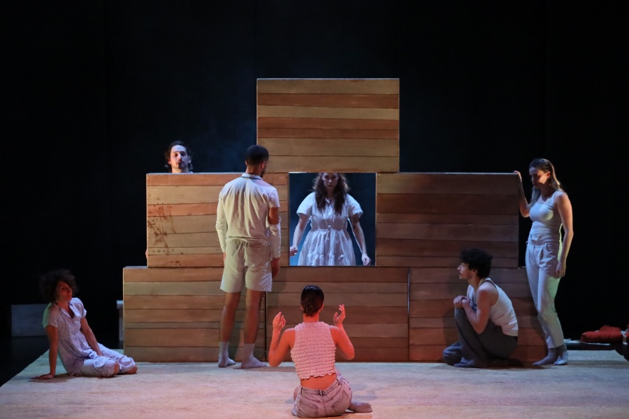 Играчи на сцени