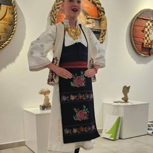 Девојчица у народној ношњи