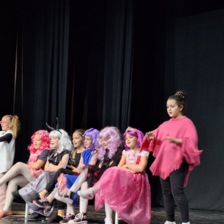 Чаробно позориште